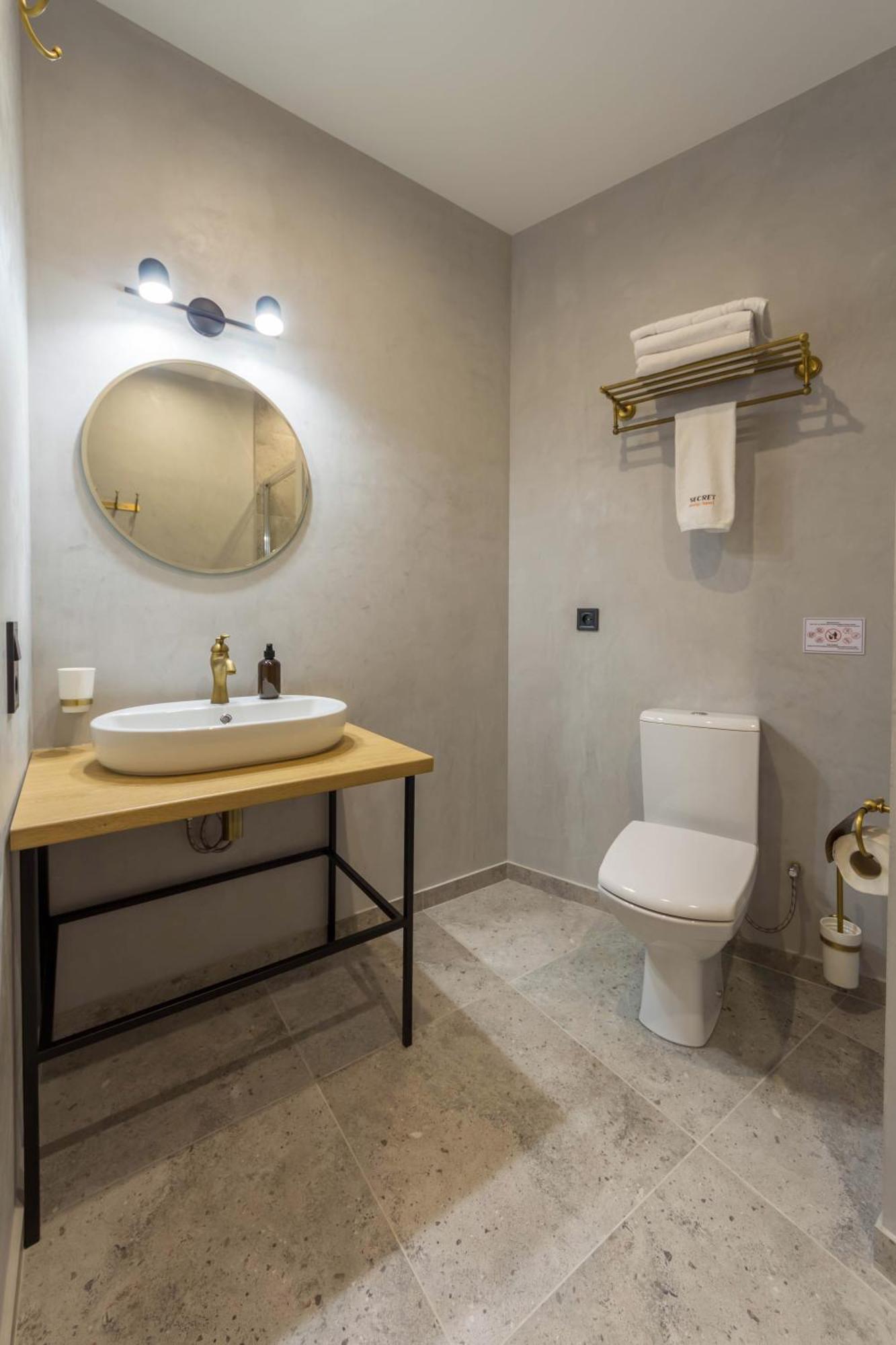 Self Check-In Apartments Maidan Area Kyiv Exterior photo